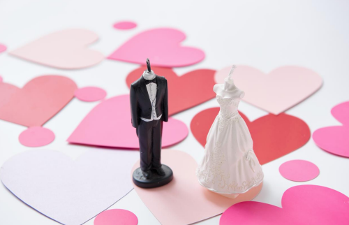 1675741345345685.png 婚纱.png