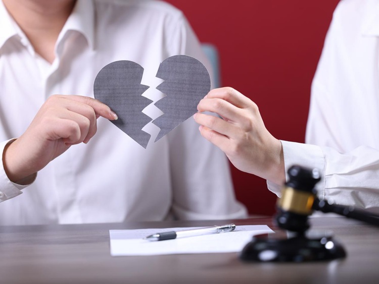 冠领律师代理广东东莞离婚纠纷案，帮女子走出失败婚姻