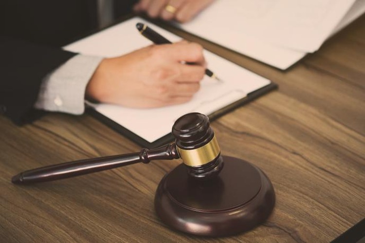 冠领律师担任上海浦东新区一起刑事案件辩护人，依法助被告人获缓刑