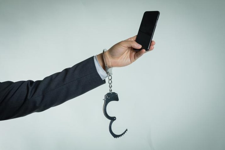 转卖他人遗失物盗窃，冠领律师依法辩护助被告人获缓刑