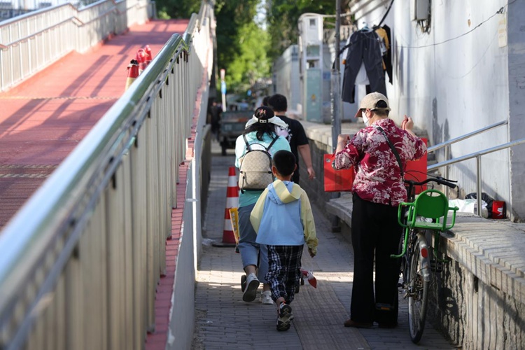冠领律师代理离婚纠纷案，助男方获幼儿轮流抚养权，保障探视权